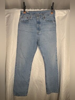 Levi’s Premium 501 Women’s Light Wash Button Fly Jeans W29 L30 Tapered Mom Jeans